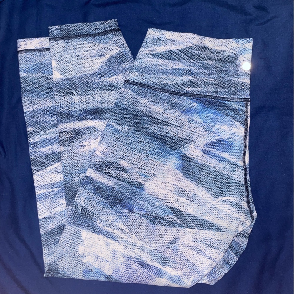 Lululemon Wunder Under Cropped legging in wave space dye blue, size 8